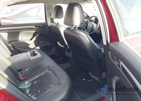 2017 Volkswagen Passat 1.8T R-Line z USA, uszkodzony, nr VIN 1VWDT7A36HC042173